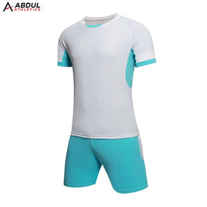 Ensemble de tenue de football pour hommes, maillot et short respirants, coupe confortable, matériau durable pour les longues séances en plein air - Product Image 1