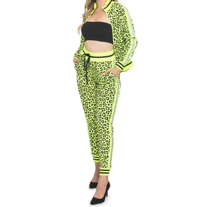 Chándal con capucha de invierno para mujer con diseños personalizados de la mejor calidad con impresión por sublimación, chándal de patrón sólido para mujer de Venta caliente - Product Image 1