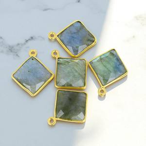 Nouveauté 12MM carré facettes Labradorite pierre précieuse pendentif à breloque lunette plaquée or pour la fabrication de bijoux - Product Image 1