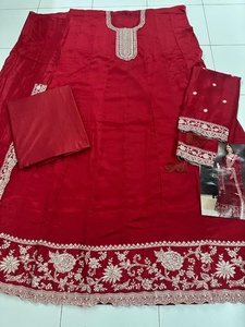 Costume Chi-non Dupatta lourd à fleurs pures pour femmes avec broderie fantaisie pour les fêtes - Product Image 4