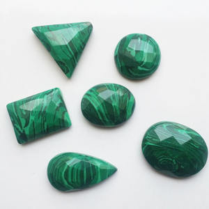 Cabochon de malachite naturelle en forme de mélange lisse de taille libre de pierre de fournisseur de pierres précieuses au prix d'usine en gros - Product Image 1