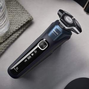 Afeitadora Eléctrica para Hombre, Uso en Seco y Húmedo, Triple Cuchilla, IPX7, Cartuchos de Limpieza Rápida, Recortadora Extraíble, Estuche de Viaje para el Cuerpo - Product Image 1