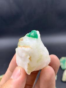 Especímen de Esmeralda Natural de Swat, Pakistán, Mineral de Berilo Verde en Bruto, Piedra en Bruto de Grado Coleccionista, Gema Brillante de 210 g - Product Image 6