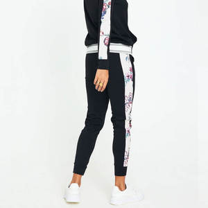 Pantalon de jogging athlétique taille haute pour femme, coupe slim, avec patchwork floral personnalisé et bande latérale, vente en gros - Product Image 2