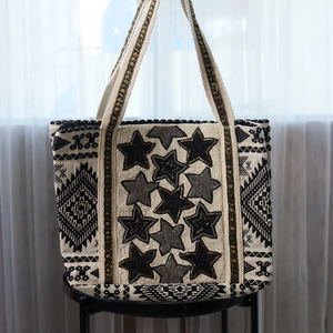 Belle fleur design toile sacs de plage cadeau sac fourre-tout pour femme par glowin fashion - Product Image 6