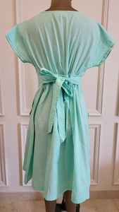 Top de diseño de moda con bordado floral verde de tela de algodón para mujeres y niñas - Product Image 6