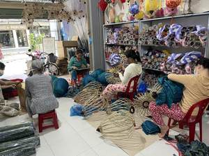 Farol Colgante de Seda de Bambú Hecho a Mano Vietnamita para Crear un Ambiente Cálido en Comedores, Salones y Salas de Recepción - Product Image 2