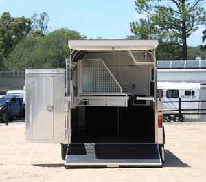 Remorque de transport robuste pour 2 chevaux, chargement en angle, en aluminium, avec rampe de sécurité et ventilation, idéale pour le transport en ferme ou ranch - Product Image 6