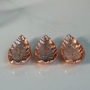 Plateau de service pour fruits secs avec finition en cuivre de haute qualité et aluminium fait à la main pour les mariages et les fêtes. - Product Image 3