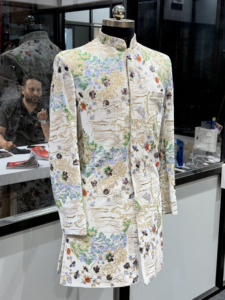 Sherwani de Lujo para Hombre, Color Marfil, Bordado Floral, Sin Arrugas, de Secado Rápido, Estilo Indo-Occidental, Diseñado para Novios, Bodas y Fiestas, Personalizable OEM - Product Image 6