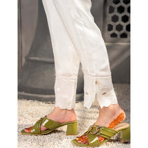 Pantalon cargo décontracté pour femme NEYLAN en soie brute respirante, brodé, en crêpe, à taille basse - Product Image 1