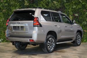 NOUVEAU/OCCASION TOYOTA LAND CRUISER 3.0L DIESEL BOÎTE DE VITESSES MANUELLE COULEUR GRIS SUV 130KW - 177HP - Product Image 6