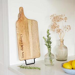 Planche à découper gravée avec poignée en acier, surface épaisse et lisse, parfaite pour couper, servir et ajouter du charme à toute cuisine - Product Image 4