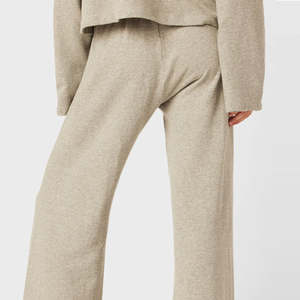 ชุดวอร์มผ้าเนื้อนุ่มสบายสำหรับทุกวัน พร้อมตัวเลือกโลโก้แบบกำหนดเอง เหมาะสำหรับไลฟ์สไตล์แอคทีฟ ชุดลำลอง และการฝึกซ้อม - Product Image 6