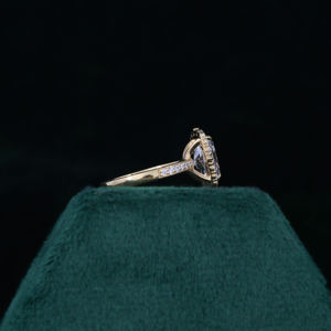 Anillo de Compromiso y Boda con Halo de Diamantes Cultivados en Laboratorio, Corte Radiante de 2.7CT, Oro de 18KT, Joyería Hecha a Mano de Moda para Mujer - Product Image 3