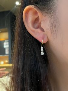 ต่างหูทองคำแท้ 14K สีเหลืองทอง แบบคลาสสิก ประดับเพชรเลี้ยงในห้องปฏิบัติการ 3 เม็ด น้ำหนัก 3.00 กะรัต - Product Image 2