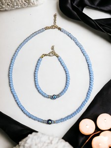 Ensemble collier et bracelet DAFNI en perles de plastique colorées et œil porte-bonheur - Fait main pour la fête des mères et la Saint-Valentin - Product Image 2