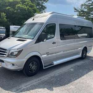 Autocaravanas Económicas, Autocaravanas Usadas de 2015, Modelo ADVENTUROUS Blanca Euro 5, Autocaravanas de Lujo para 4-6 Personas para Acampar - Product Image 1