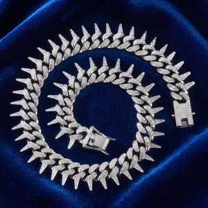 Cadena cubana con diamantes de moissanita VVS en plata de ley 925 con cierres seguros, cadena de eslabones para uso unisex en fiestas. - Product Image 3
