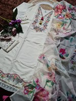 Ensemble Salwar en Soie Georgette Imprimé Floral Multicolore Fantaisie à Col en V, avec Dupatta Assortie, Idéal pour Événements et Fêtes Traditionnelles