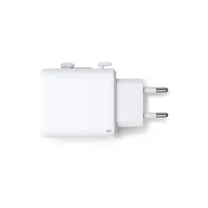 Adattatore da Viaggio Personalizzato Milvo, Gadget USB Promozionali per la Comodità in Movimento - Product Image 4