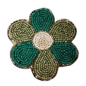 Elegante Posavasos 2026, Blanco y Plateado con Flores, Hecho a Mano con Cuentas y Semillas, Decoración Festiva y para Regalo - Product Image 2