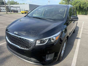 Voiture d'occasion de qualité et abordable, Kia Sedona L-X 2017, conduite à gauche - Product Image 3