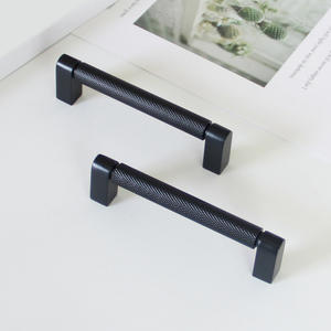 Tirador de Gabinete en Forma de Barra de Diseño Tradicional de Aleación de Zinc Moleteado - Duradero, Sostenible y de Fácil Instalación para Cómodas y Cocinas - Product Image 3