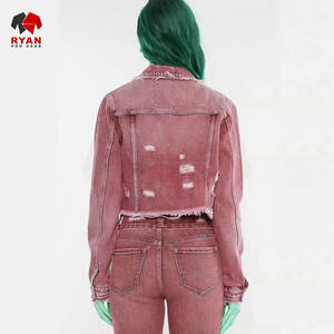 Veste en jean pour femme fabriquée avec du denim lavé de qualité supérieure, fermeture à boutons classique et coupe confortable - Product Image 6