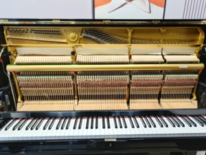 Piano Vertical Yamaha U3A Usado, Calidad Japonesa, Rendimiento Profesional, Listo para el Escenario, Sonido Claro y Potente U3 - Product Image 5