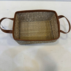 ตะกร้าสี่เหลี่ยมผืนผ้าทำจากหญ้าทะเล หรูหรา เป็นมิตรกับสิ่งแวดล้อม พร้อมหูหิ้ว 2 ข้าง และขอบหนัง ใช้ได้หลากหลาย ผลิตอย่างประณีต - Product Image 5