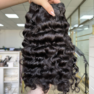 Extensions de cheveux naturels ondulés bruts du Cambodge en gros, 100 % cheveux humains bouclés birmans bruts alignés sur les cuticules, lots de cheveux, fournisseur - Product Image 1