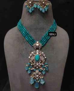 Conjunto de collar Polki de diseñador de lujo chapado en oro con pendientes joyería nupcial para celebración de boda y fiesta - Product Image 1