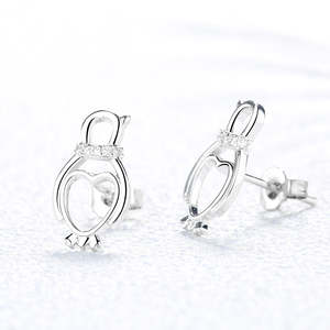Orecchini a perno a forma di cuore con pinguino in argento sterling, con cristalli incastonati a castone e placcatura in oro, gioielli di tendenza per fidanzamento - Product Image 2