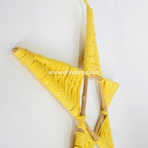 Adornos de Estrella de Ratán Amarillo Hechos a Mano, Decoración Colgante Tradicional Navideña, Diseño Ecológico con Cuerda de Bambú - Product Image 4