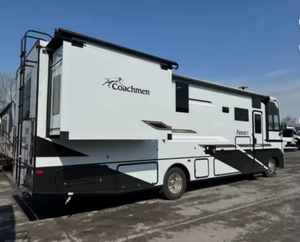Ahora en venta: Autocaravana Coachmen Pursuit Clase A con motor a gasolina, modelo 31ES, con cama King y extensión deslizante. - Product Image 2