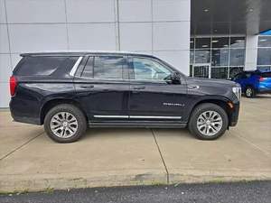 2021 GMC Yukon Denali SUV AWD 4L Motor Asientos de cuero Techo de aleación de aluminio R17 Caja de cambios manual automática Opciones de gasolina eléctrica - Product Image 3