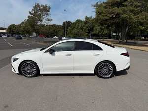 Mercedes-Benz CLA 220 AMG 2025 Sedán Automático, Faros LED Blancos, Techo Panorámico, Neumáticos R18, Asientos de Cuero, Motor Turbo - Product Image 3