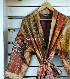 วินเทจผ้าไหมส่าหรีสีน้ําตาลKanthaชุดกิโมโนคนรักรีไซเคิลชุดสตรีPatchworkแจ็คเก็ตชุดกิโมโนของขวัญสําหรับเธอ - Product Image 4