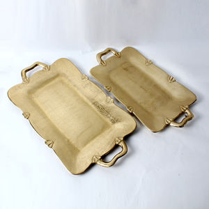 Plateau de service rustique en fonte d'aluminium avec finition naturelle, idéal pour les cuisines et les salles à manger de style campagnard - Product Image 3