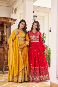 Designer Wedding Wear Lehenga Choli et Dupatta avec un travail de séquence de broderie - Product Image 5