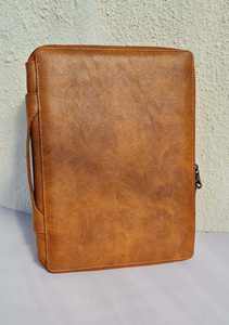 Luxueux organisateur de voyage en cuir véritable A4 fabriqué à la main avec poignée conçu pour une organisation efficace en déplacement - Product Image 6