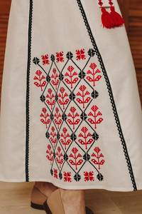 Color blanco y rojo Vestido tradicional ucraniano Impresionante estilo hermoso Vestido de manga larga Lino de alta calidad de lujo - Product Image 4