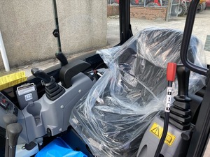 Mini pelle KX027-4 Kubota assez utilisée à vendre - Product Image 4