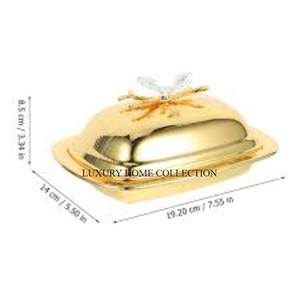 Lujoso plato de mantequilla de metal con intrincados patrones florales que hacen el regalo perfecto para cualquier persona que ame los elegantes accesorios de cocina - Product Image 4