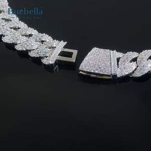 Collar de cadena cubana con corte de baguette helado de moissanita de 25mm chapado en oro blanco de 14 quilates y plata 925 para hombre - Product Image 4