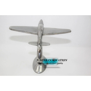 Estatuilla de aluminio plateado fundido a mano de estilo vintage de Boeing con una base elegante y armadura curva - Product Image 4