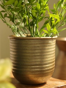 Macetero de metal hecho a mano de la mejor calidad para restaurante, hotel, decoración del hogar al mejor precio de la India - Product Image 2