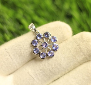 Pendentif minimaliste en Tanzanite naturelle AA+ 4 mm en argent sterling 925 serti clos pour femme, idéal pour un anniversaire - Product Image 4