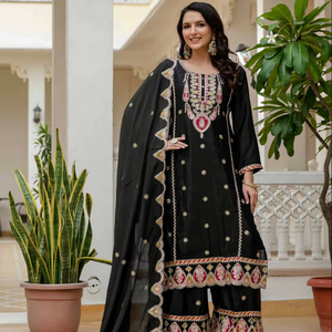 Ensemble de costume de soirée en soie chinon de luxe avec plazo brodé et dupatta - Product Image 1